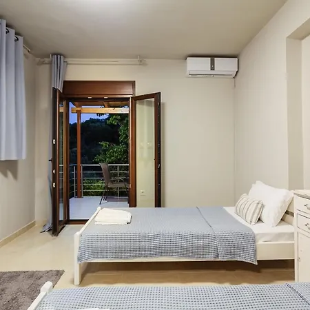 Ino Cozy Flat, Next To The Beach Petalídhion