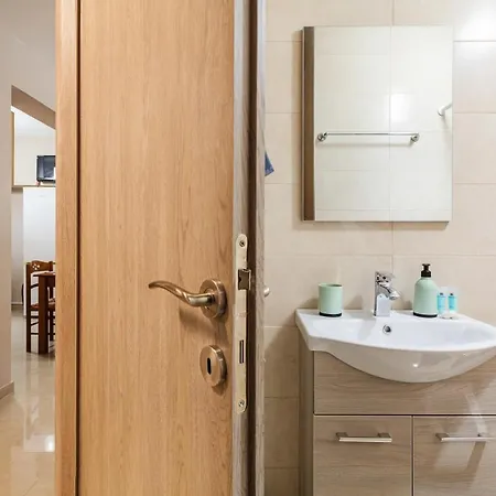 Ino Cozy Flat, Next To The Beach * Petalídhion